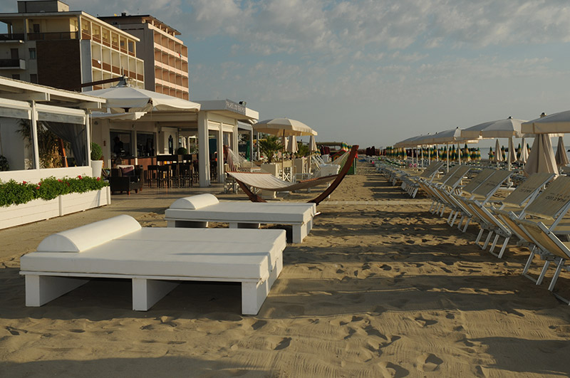 spiaggia hotel cesenatico